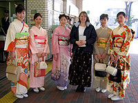 Posing with some Japanese girls with tea ceremony outfits